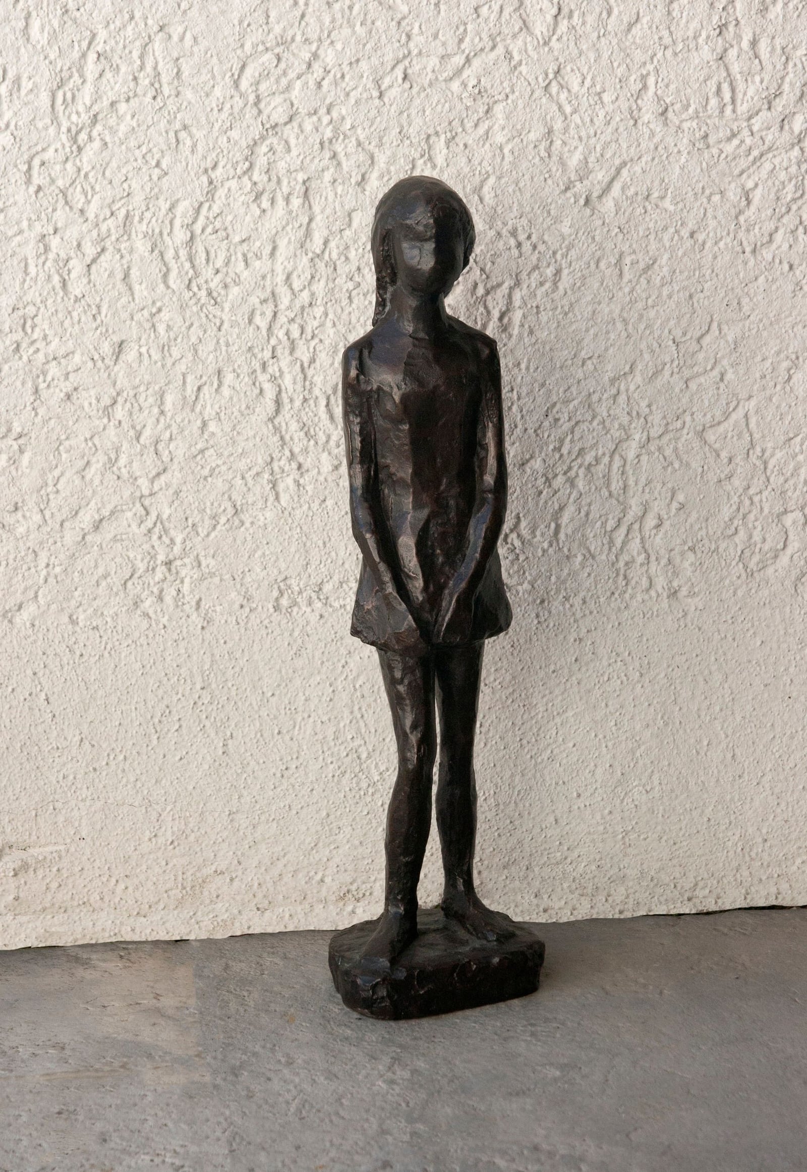 Mädchenfigur – More views 2