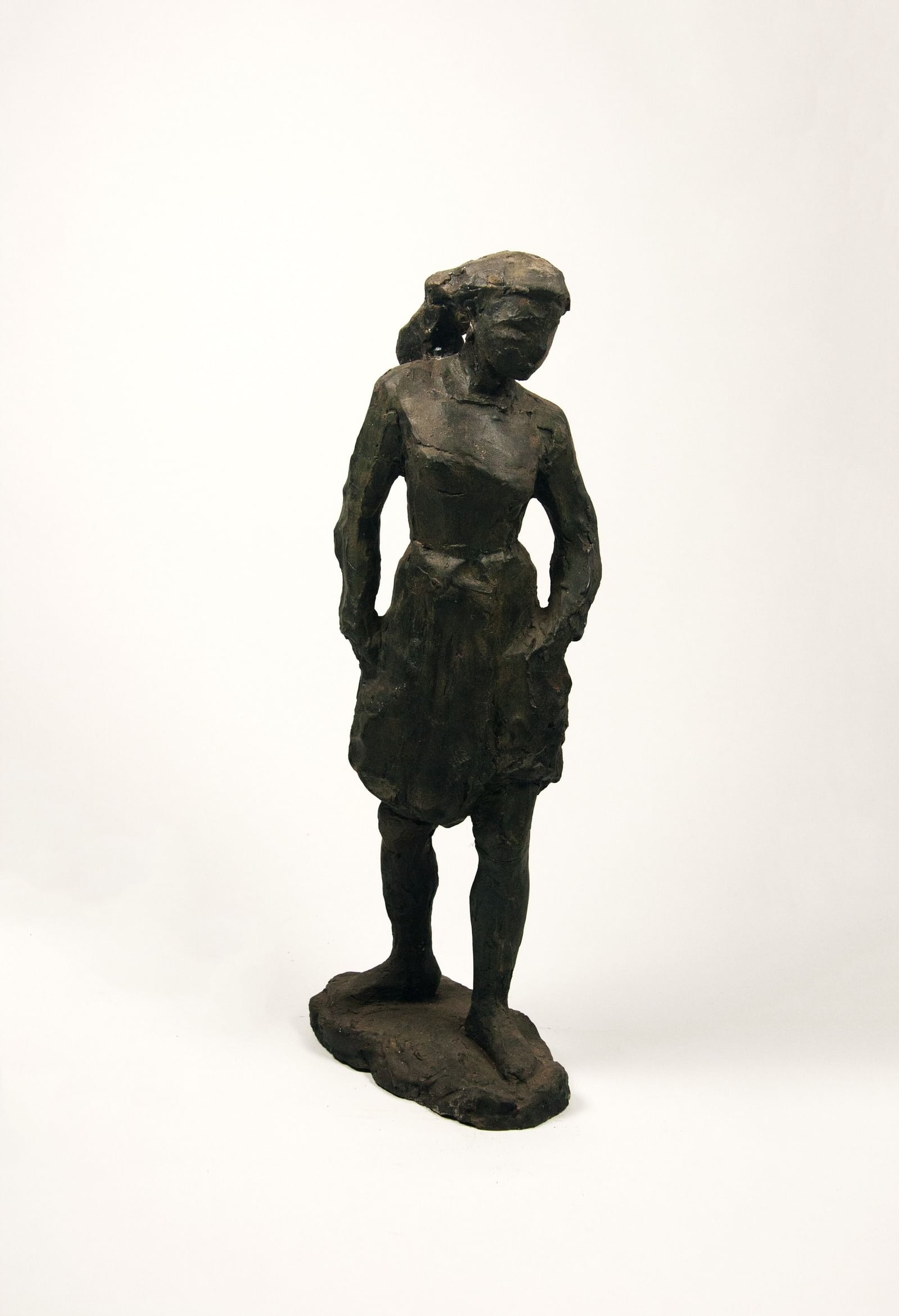 Watende Frauenfigur – More views 3