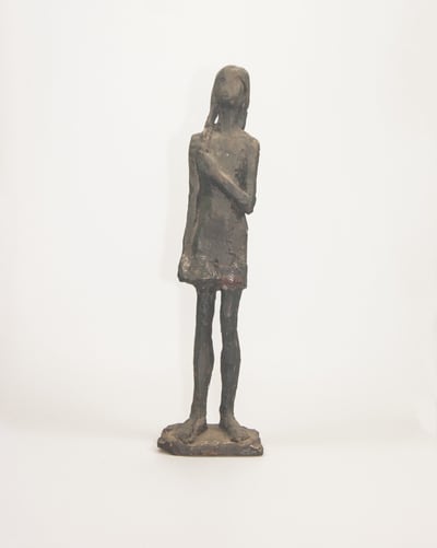 Kleine Mädchenfigur