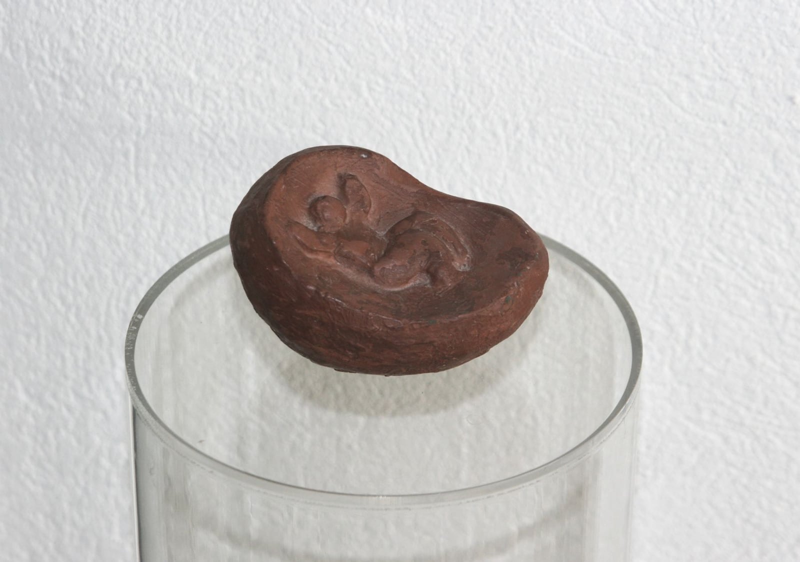 Kind in Schale – More views 1