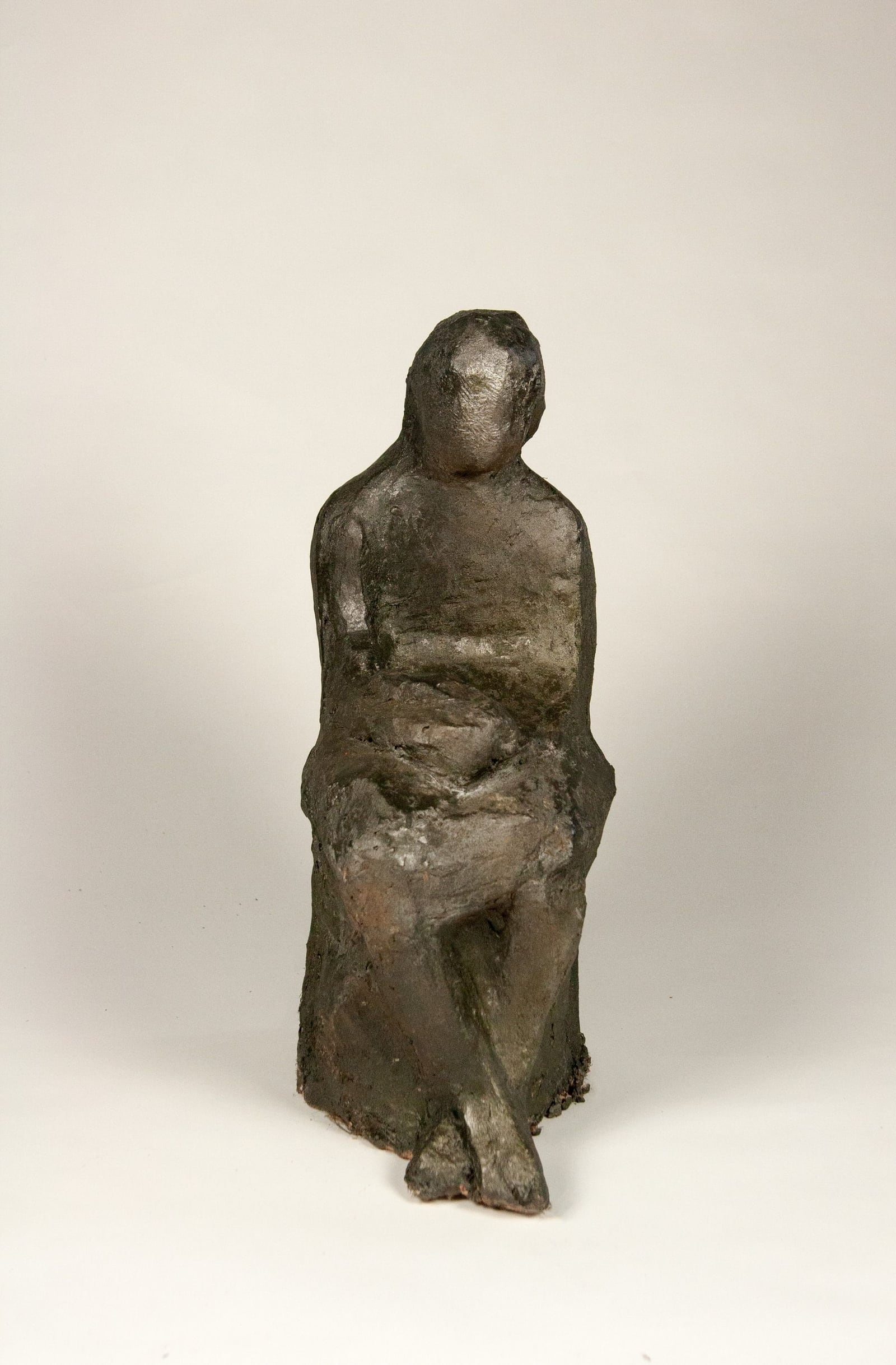 Sitzende Frau – More views 1